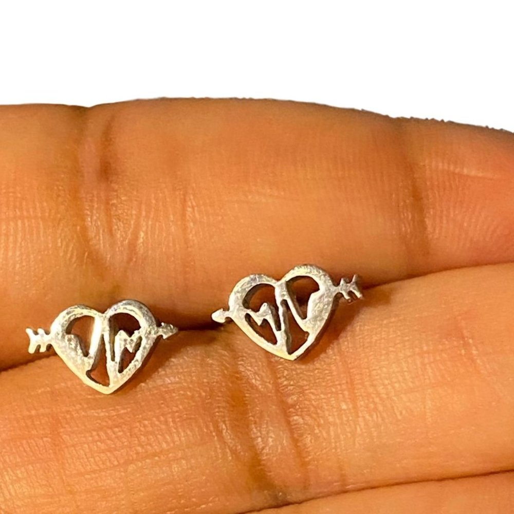 Small stainless steel sliver heart stud earrings